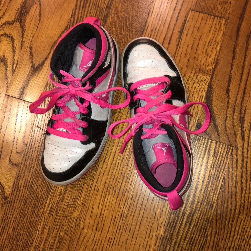 Sneakers - Picture 2 of 4